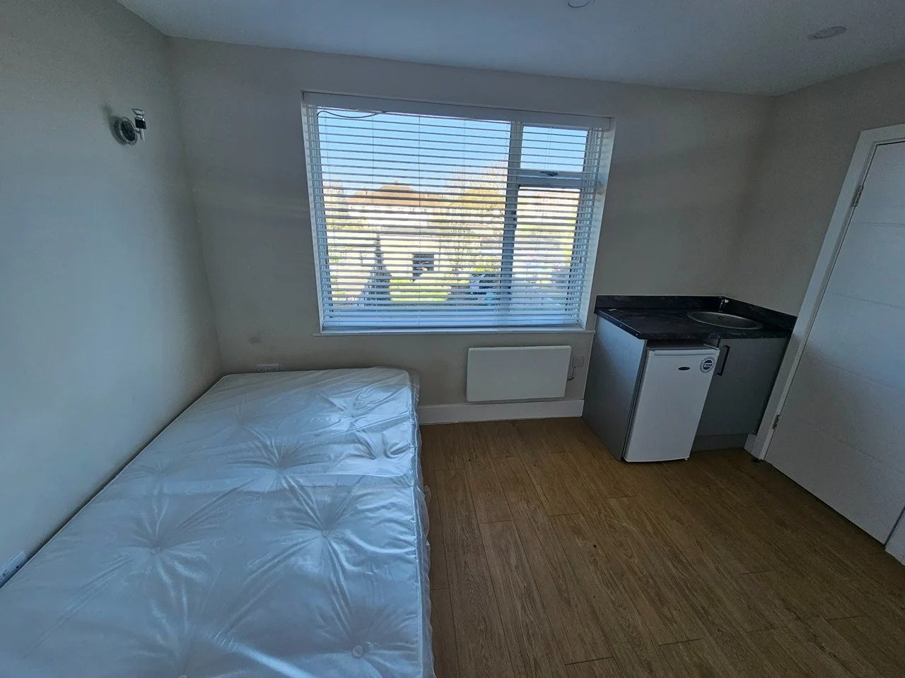Flat Grosvenor Crescent in Greater London