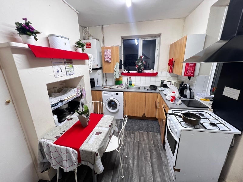 Room Village Way in Greater London