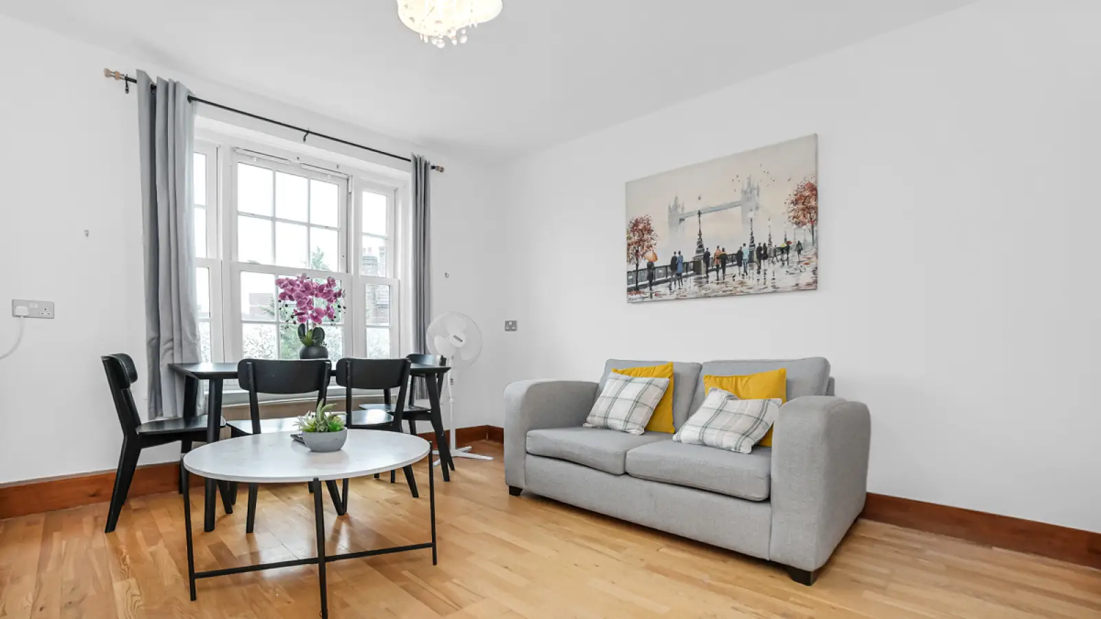 Flat Vauxhall Street in Greater London
