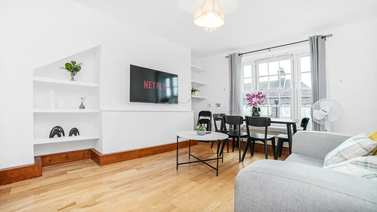 Flat Vauxhall Street in Greater London