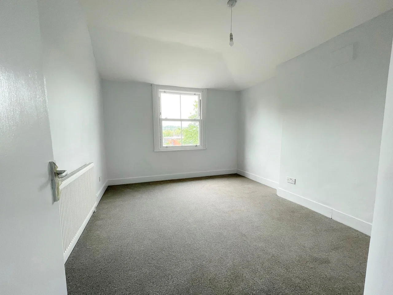 Flat Hillfield Avenue in Greater London