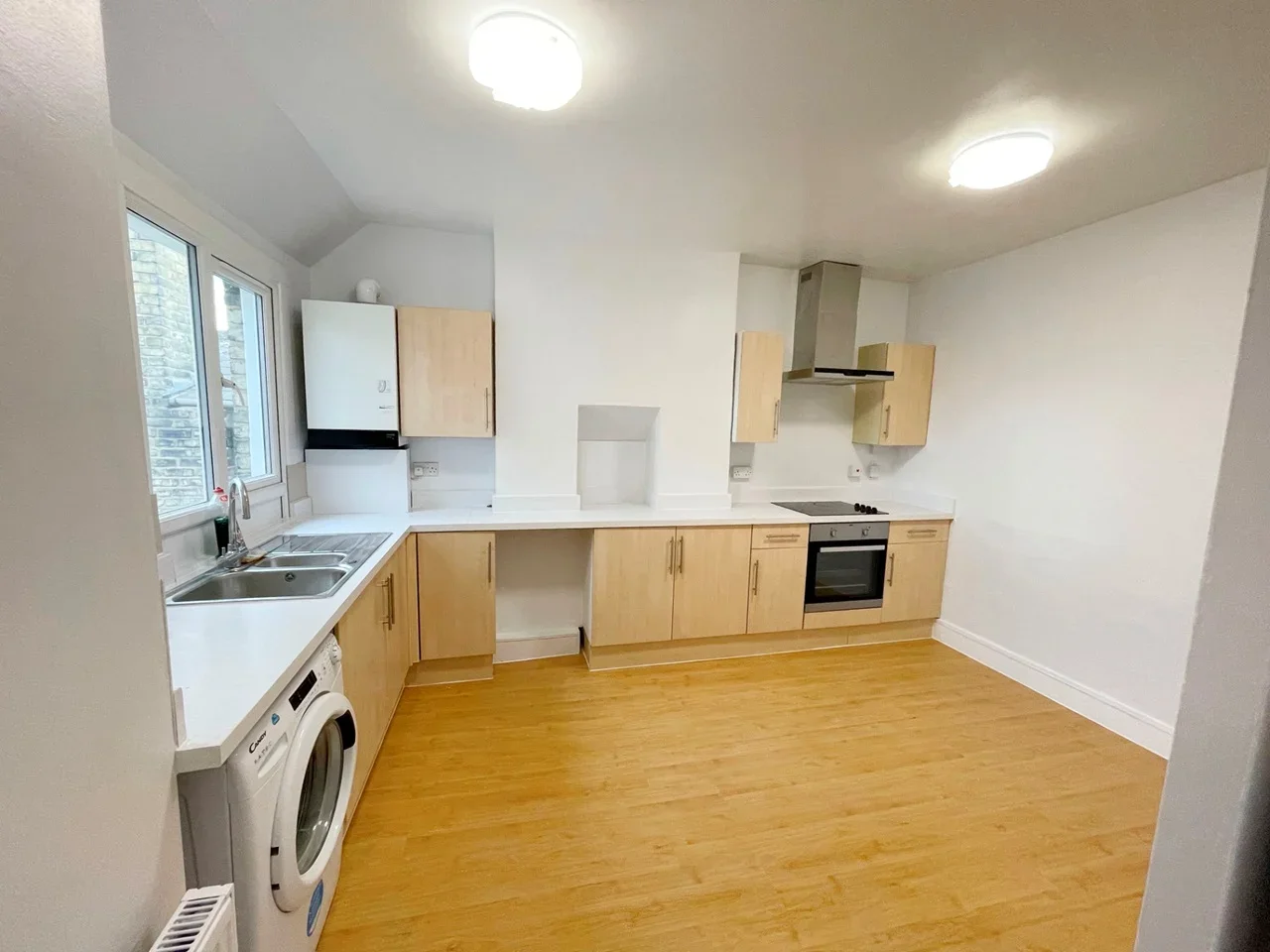Flat Hillfield Avenue in Greater London