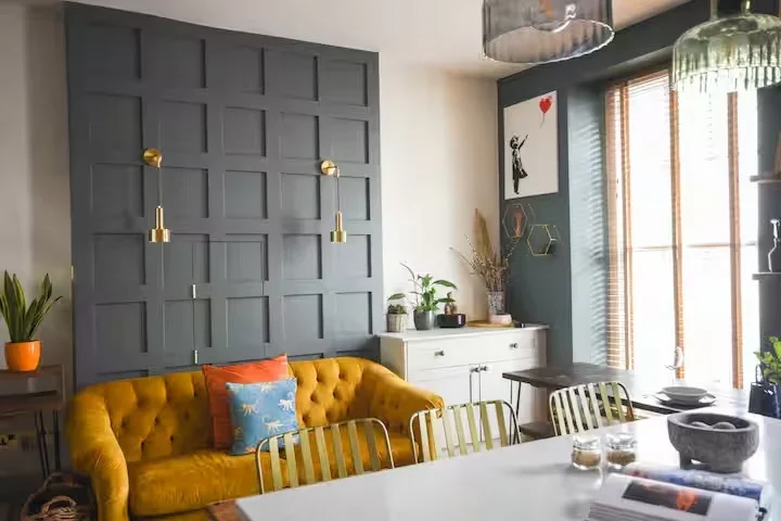 Flat Meridian Place in Bristol