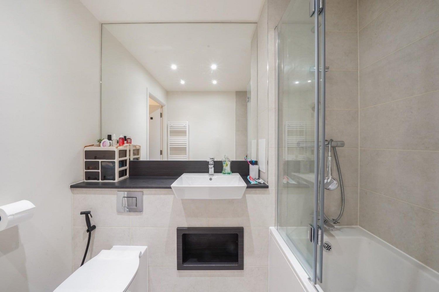 Flat Hargrave Drive in Greater London