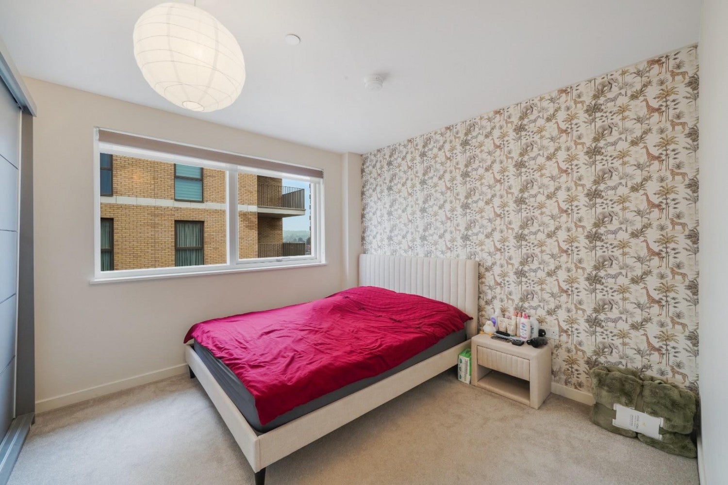 Flat Hargrave Drive in Greater London