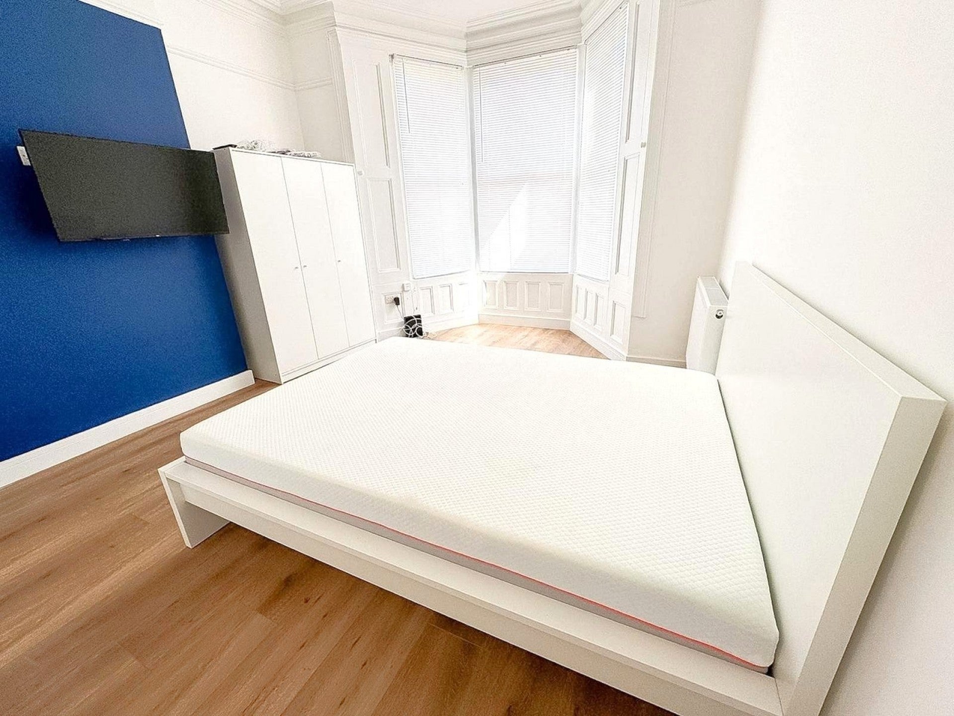 Room Whitecross Road in Weston-super-Mare
