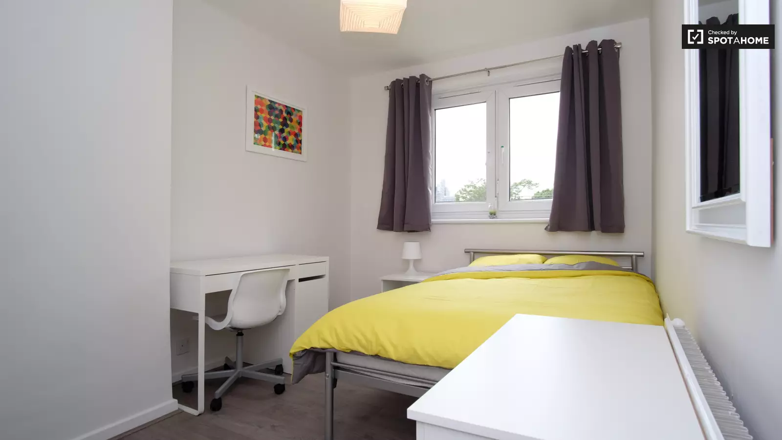 Flat Cambridge Heath Road in Greater London