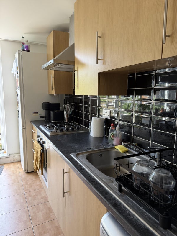 Room Drummond Road in Greater London