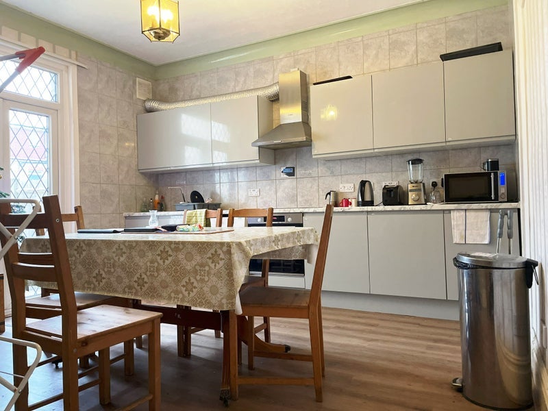 Room Langdale Avenue in Greater London