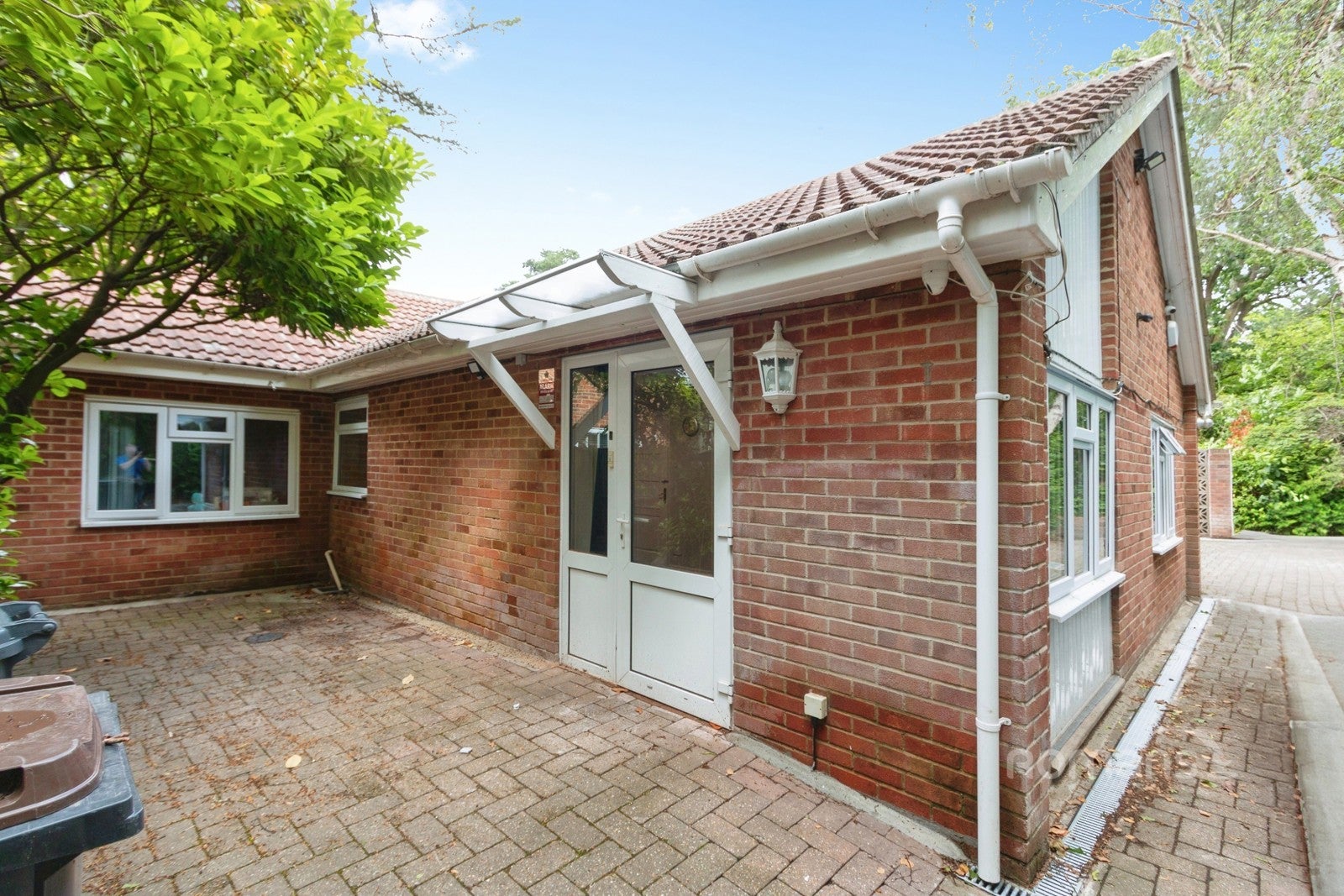 House Copped Hall Drive in Surrey Heath