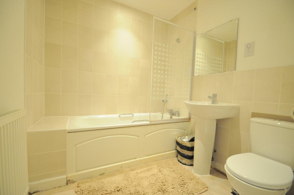 Flat Chandler Way in Greater London