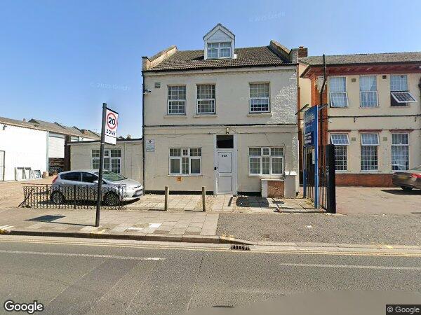 Flat Hanworth Road in Greater London