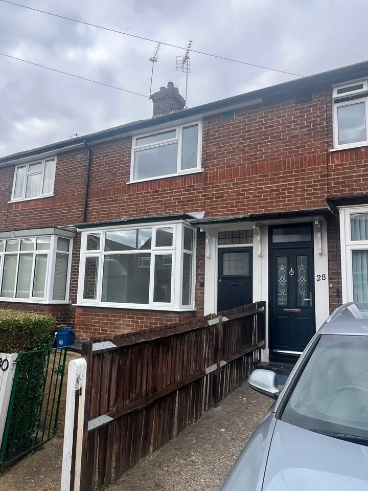 House Hazelwood Close in Luton