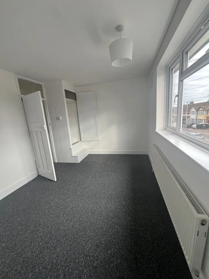 House Hazelwood Close in Luton