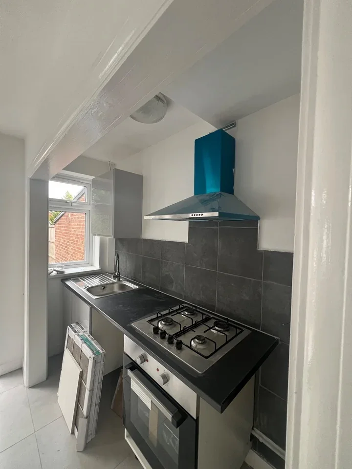 House Hazelwood Close in Luton