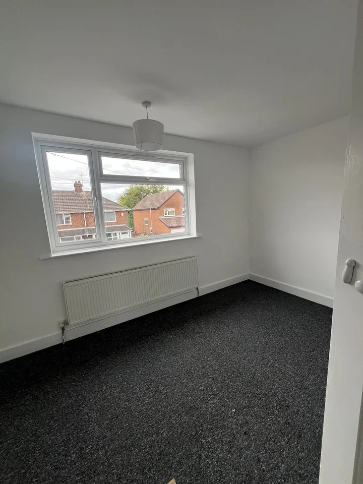 House Hazelwood Close in Luton