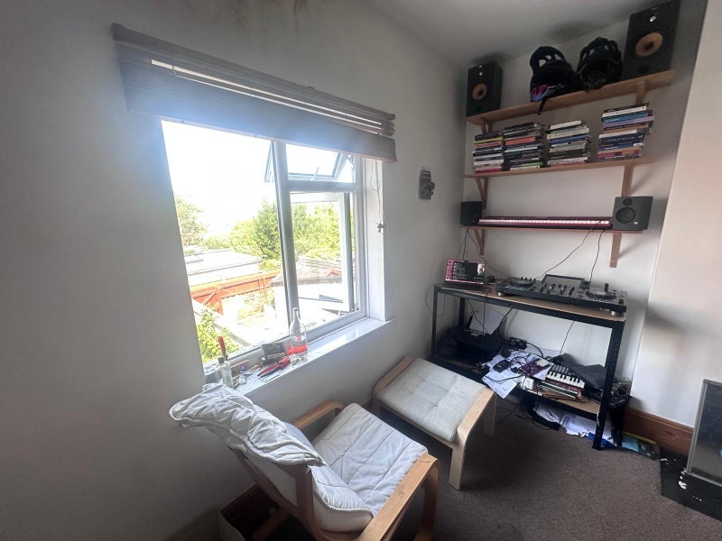 Flat Vicarage Road in Bristol