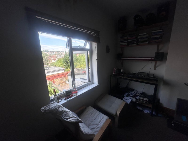 Flat Vicarage Road in Bristol