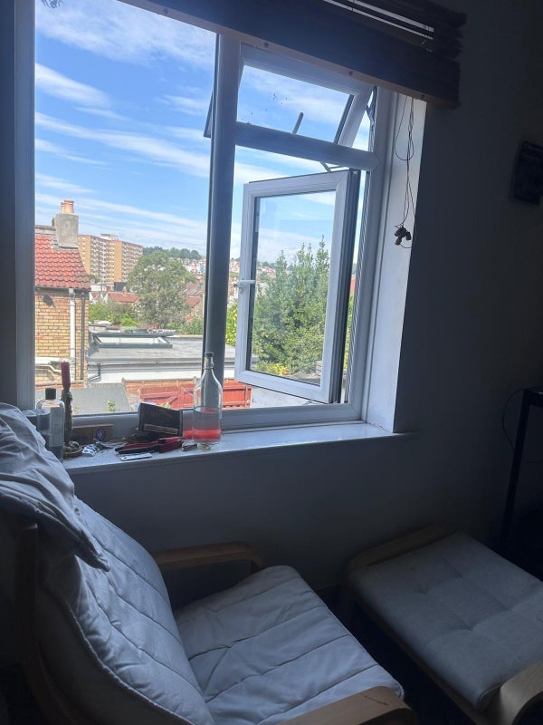Flat Vicarage Road in Bristol