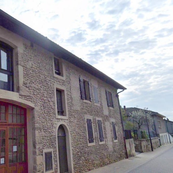 Flat Rue du Commandant Hector Garaud in Saint-Antoine l'Abbaye