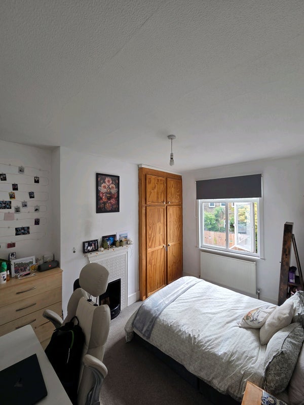 Room Crowborough Road in Greater London