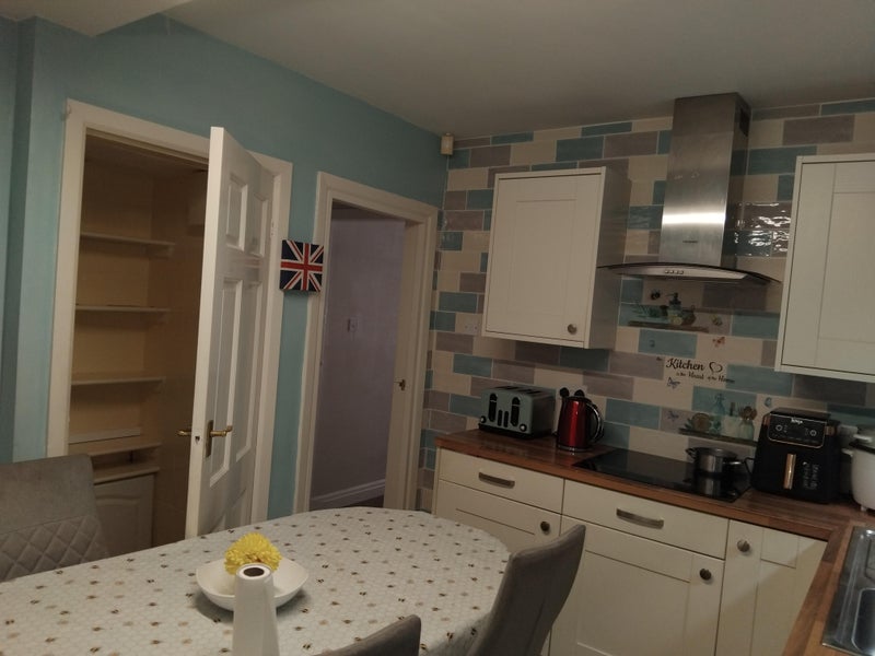 Room Lingwell Avenue in Leeds