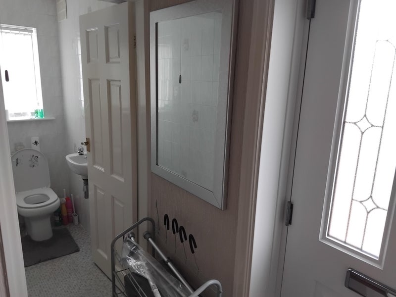 Room Lingwell Avenue in Leeds