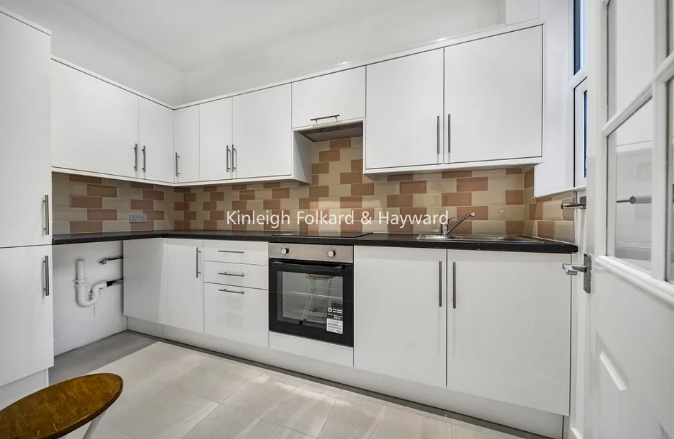 Flat Eswyn Road in Greater London
