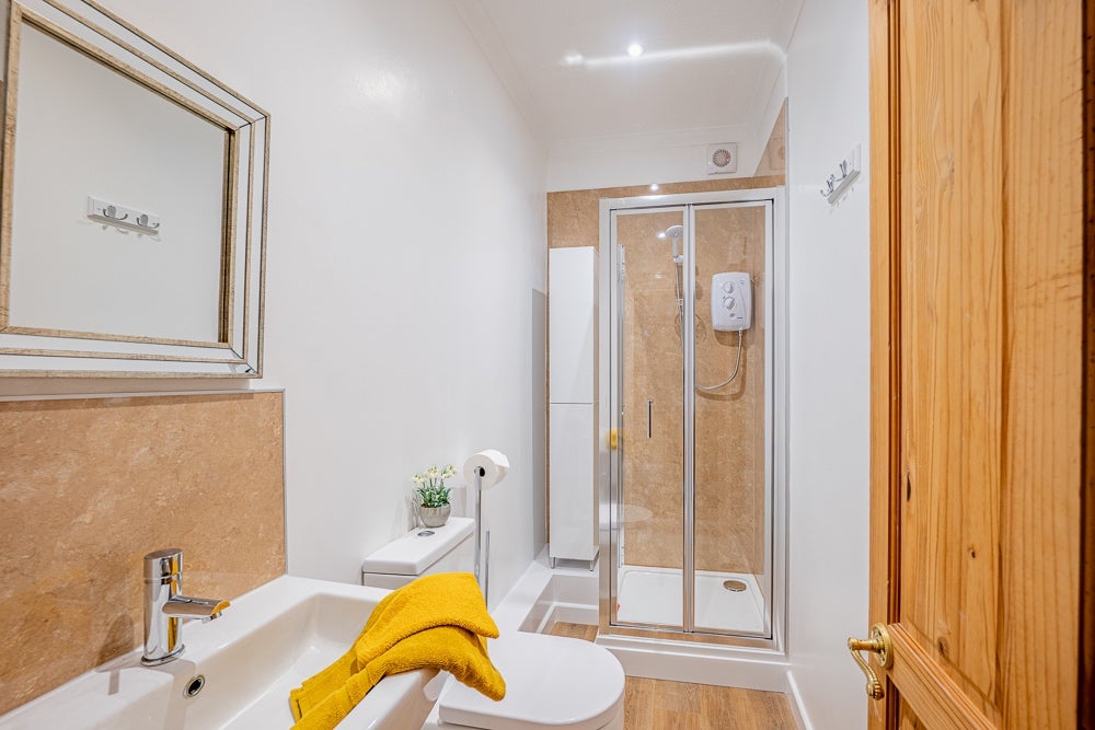 Room Eastbourne Gardens in Trowbridge