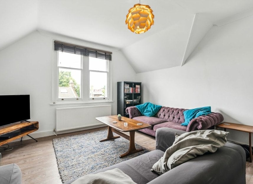 Flat Ambleside Avenue in Greater London