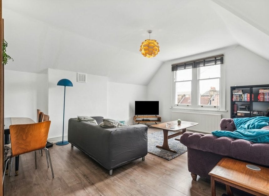 Flat Ambleside Avenue in Greater London