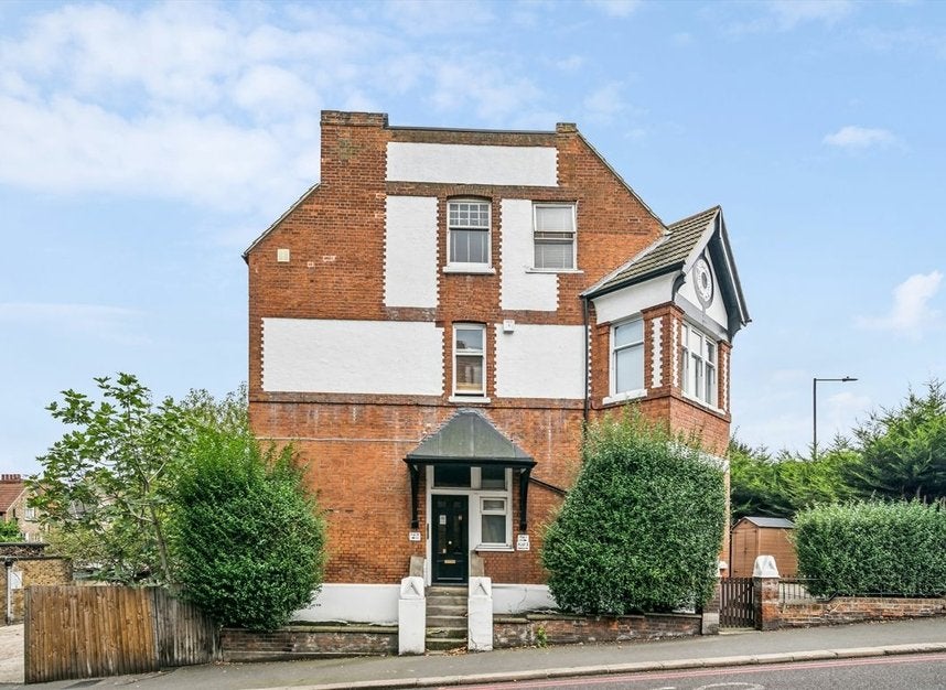 Flat Ambleside Avenue in Greater London