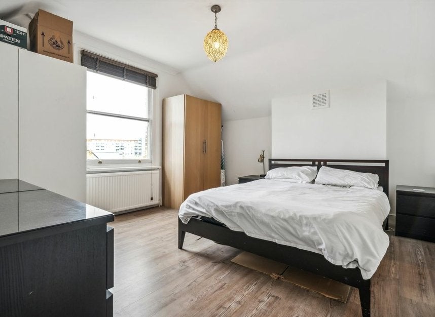 Flat Ambleside Avenue in Greater London