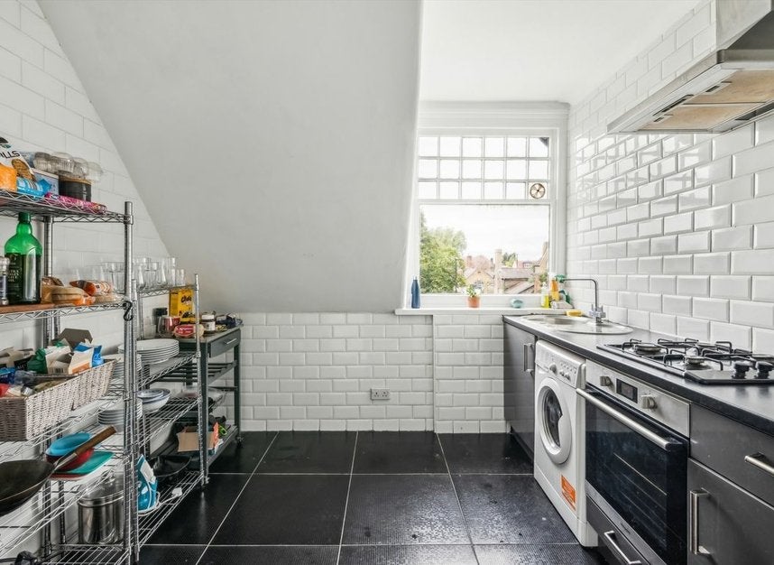 Flat Ambleside Avenue in Greater London