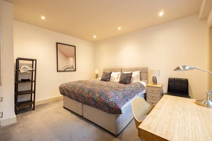 Flat Finborough Road in Greater London