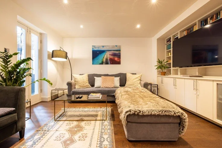 Flat Finborough Road in Greater London