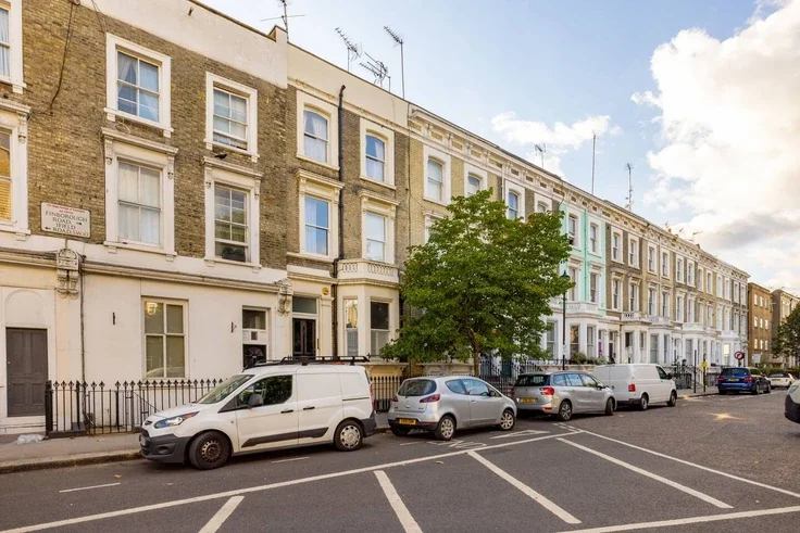 Flat Finborough Road in Greater London