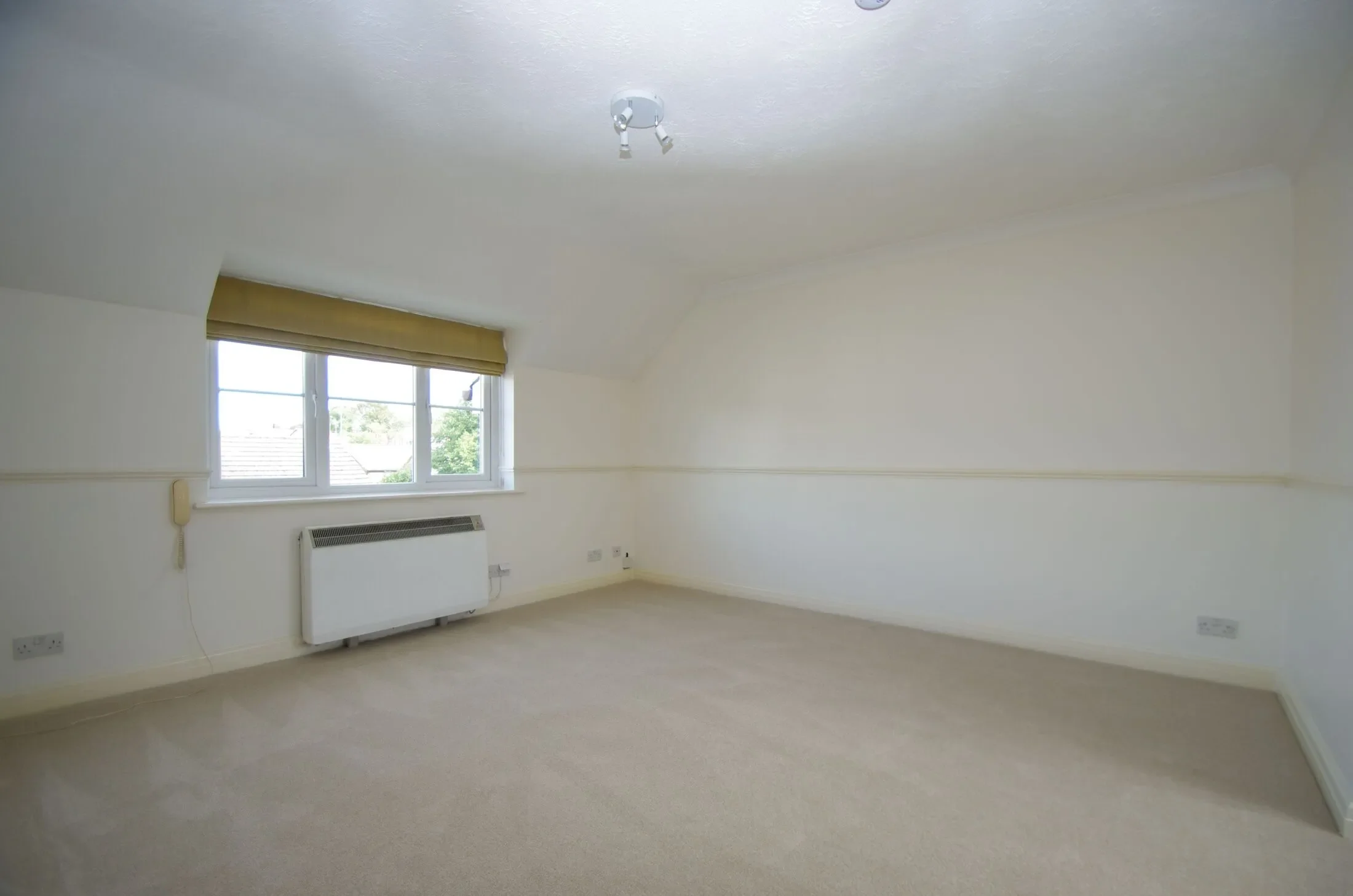 Flat Whippendell Road in Watford
