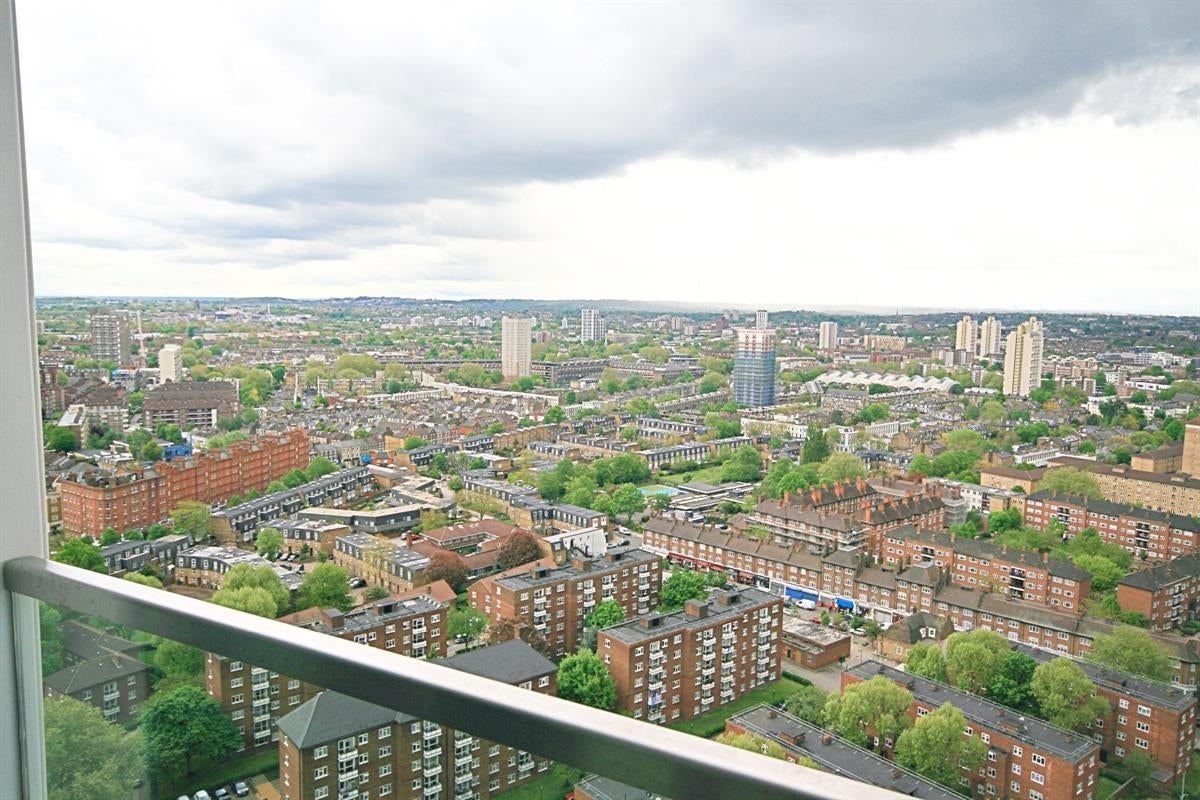 Flat Wandsworth Road in Greater London