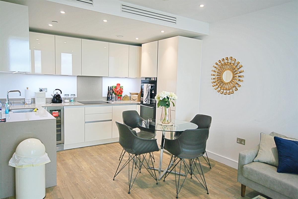 Flat Wandsworth Road in Greater London