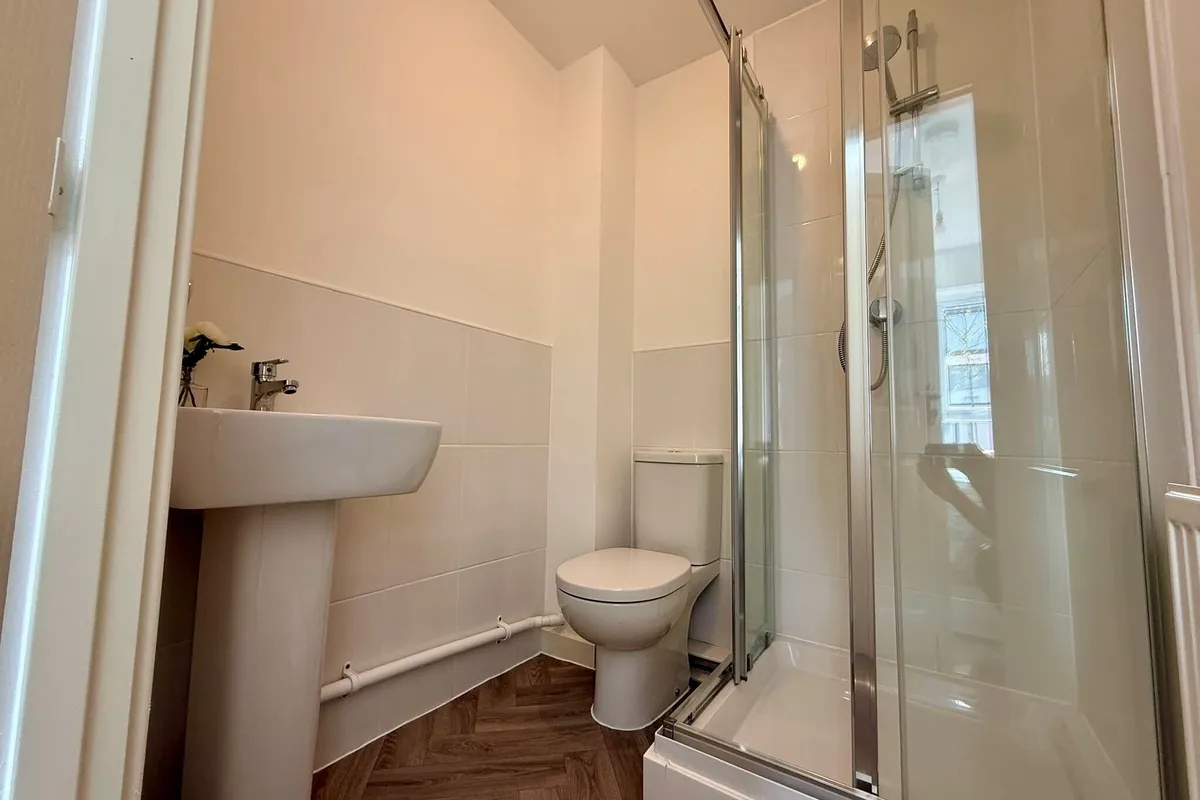 Flat Dol Glaswg in Cardiff