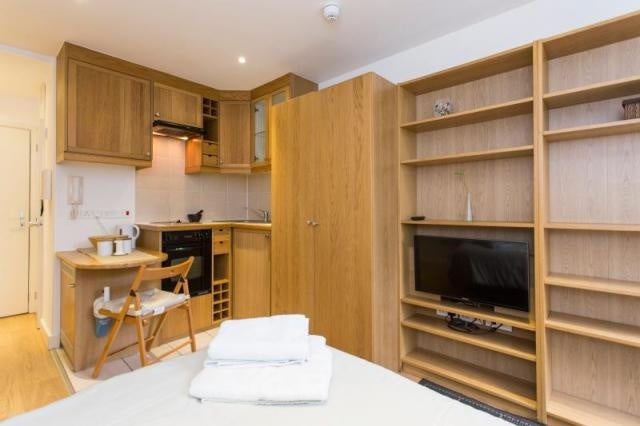 Flat Finchley Road in Greater London