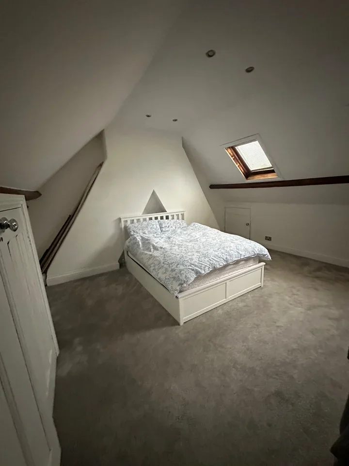 Room Spencers Road in Crawley