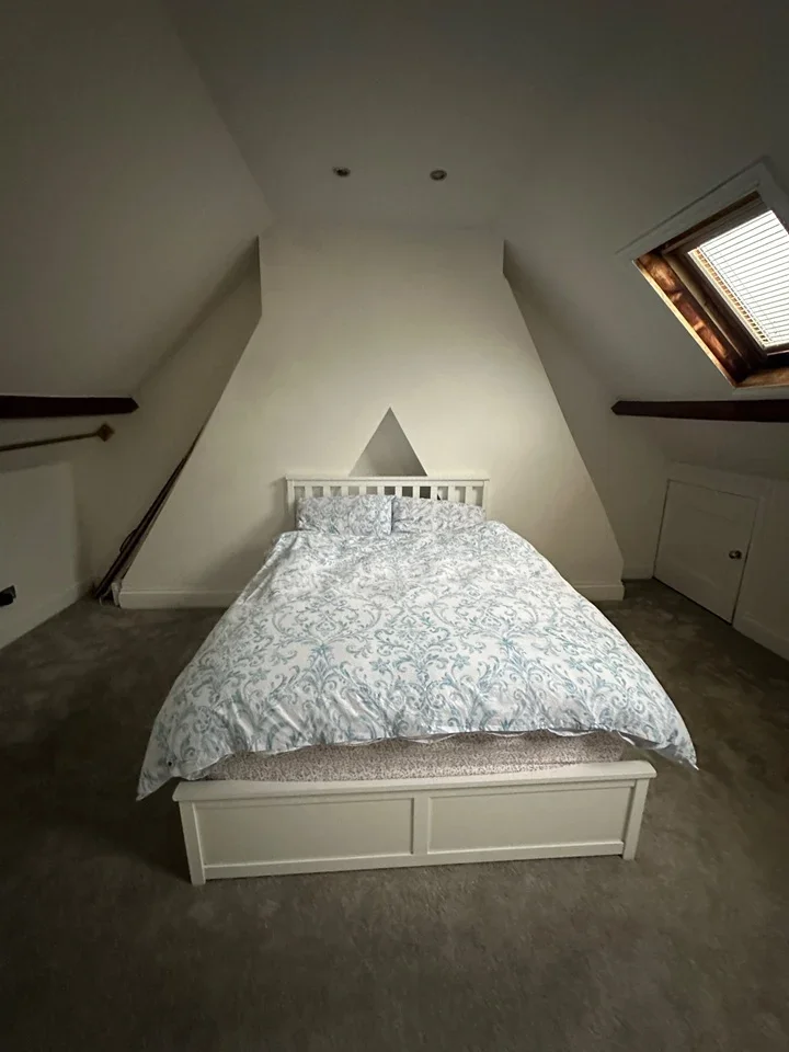 Room Spencers Road in Crawley