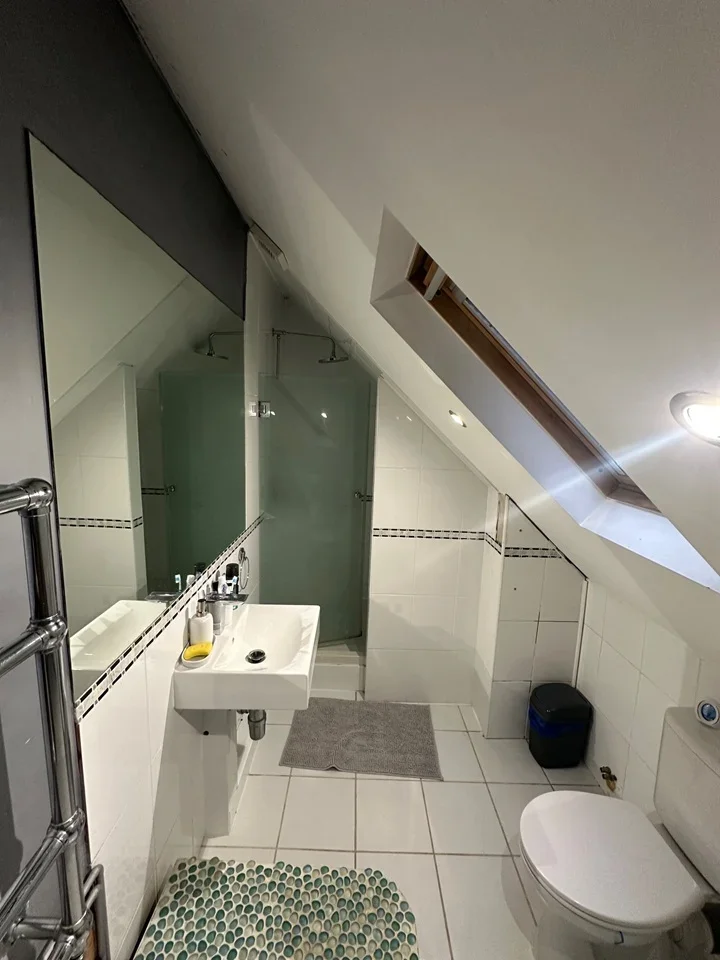 Room Spencers Road in Crawley