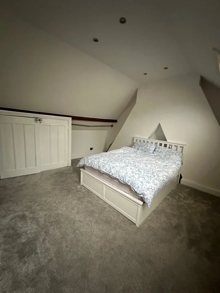 Room Spencers Road in Crawley