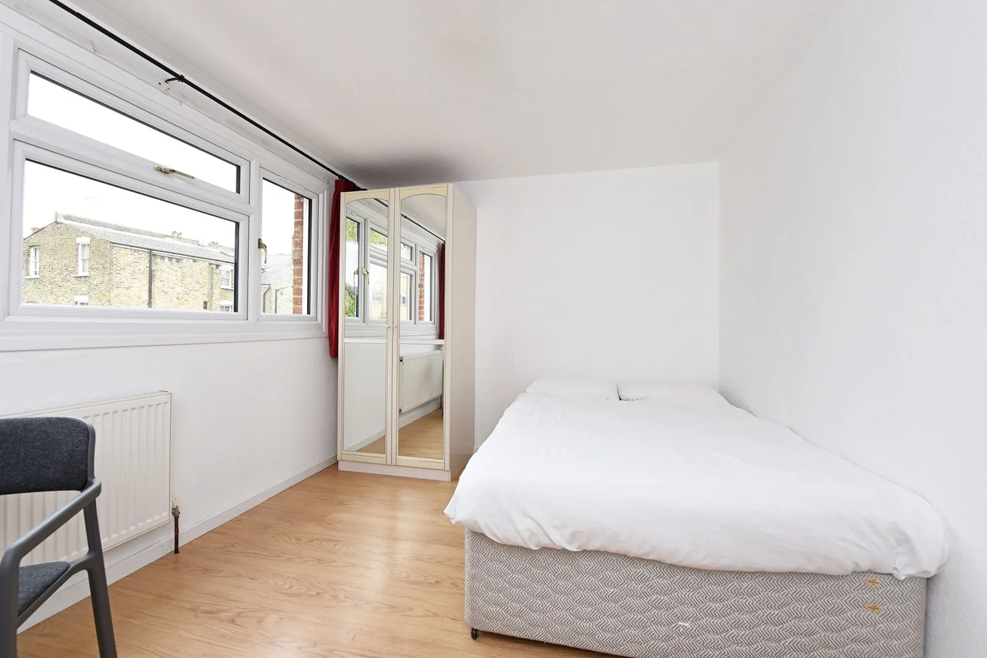 House Cicely Road in Greater London