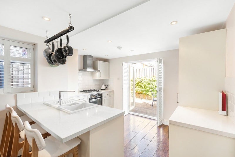 Flat Santley Street in Greater London