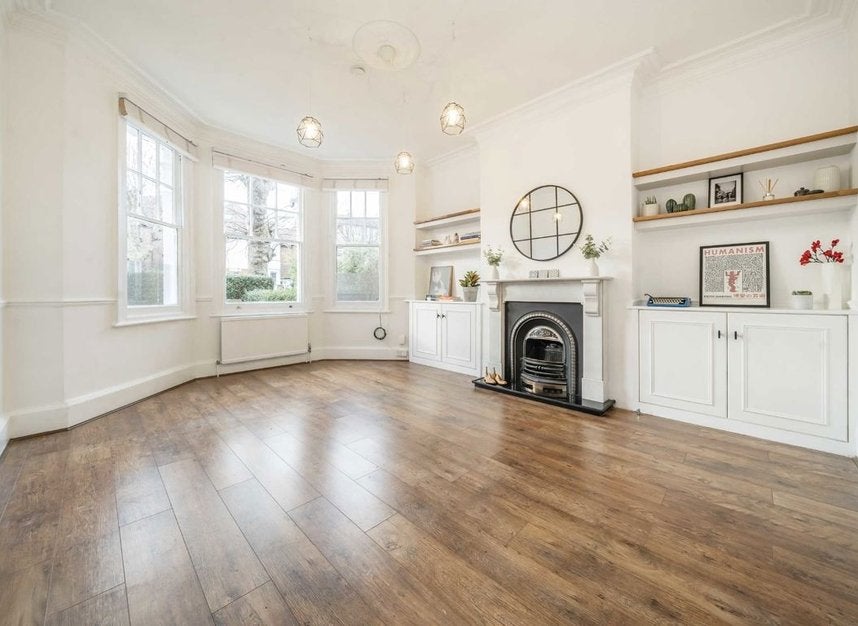 Flat Brondesbury Park in Greater London