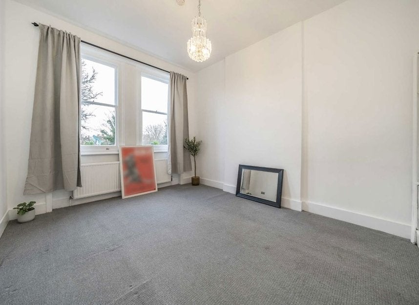 Flat Brondesbury Park in Greater London